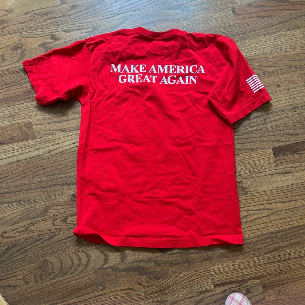 Unisex Red Trump Force Captain T-shirt   Sz M special issue for door knockers.